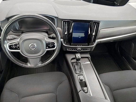 Volvo V90 Cross Country 8 of 13