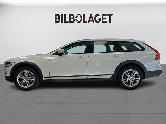 Volvo V90 Cross Country 2 of 13