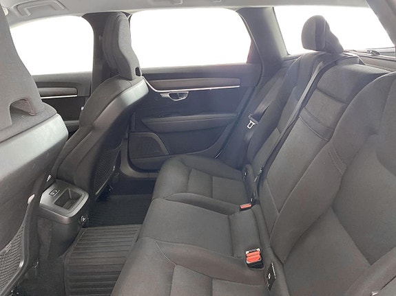 Volvo V90 Cross Country 7 of 13