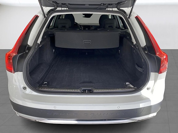 Volvo V90 Cross Country 10 of 13