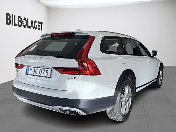 Volvo V90 Cross Country 4 of 13