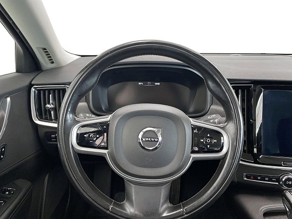 Volvo V90 Cross Country 9 of 13