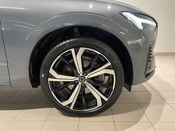 Volvo XC60 8 of 13