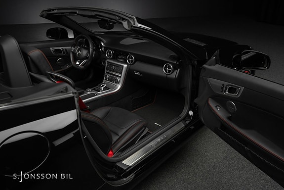 Mercedes-Benz SLC43 13 of 20