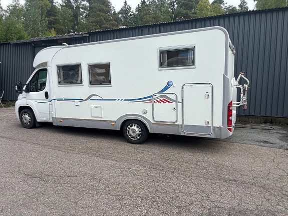 Adria Coral 660 SL Långbäddar / Solcell / Cykelställ 2 of 14
