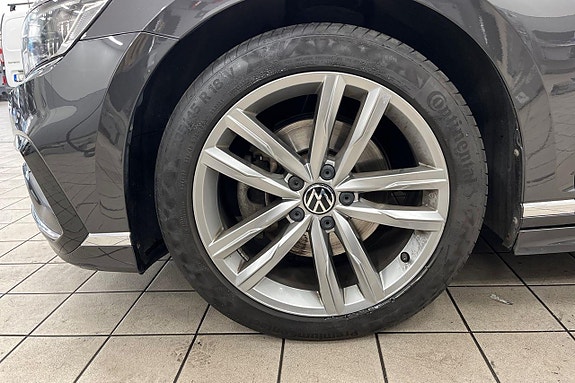 Volkswagen Passat 9 of 22