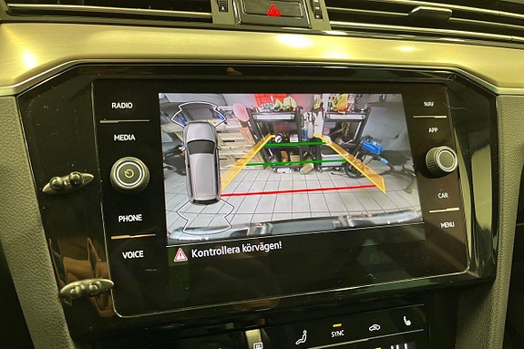Volkswagen Passat 16 of 22