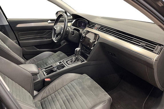 Volkswagen Passat 13 of 22