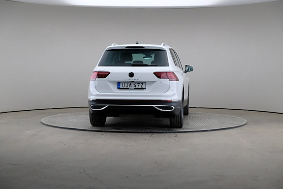 Volkswagen Tiguan 2 of 3