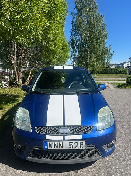 Ford Fiesta 3 of 5