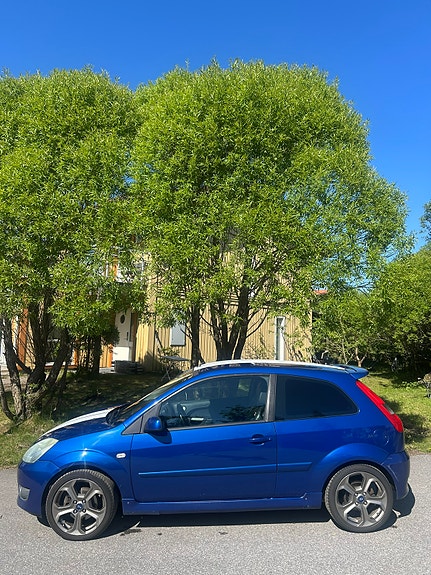 Ford Fiesta 2 of 5