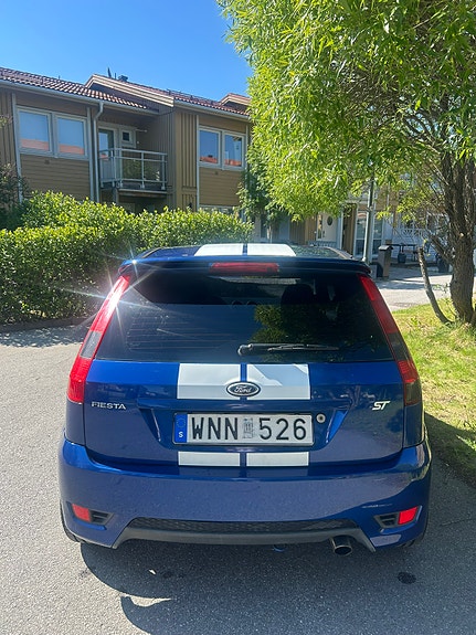 Ford Fiesta 4 of 5