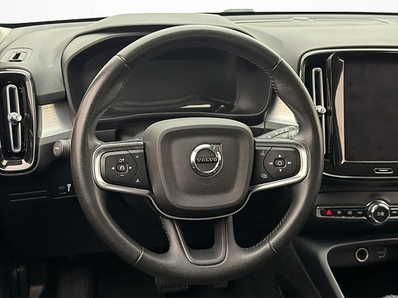 Volvo XC40 13 of 30