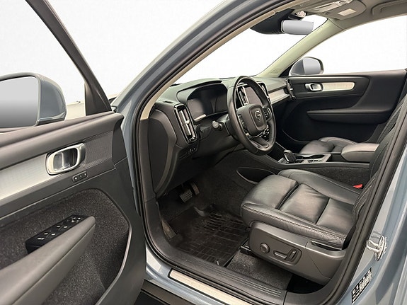 Volvo XC40 12 of 30