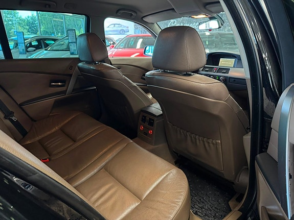 BMW 523i 9 of 18