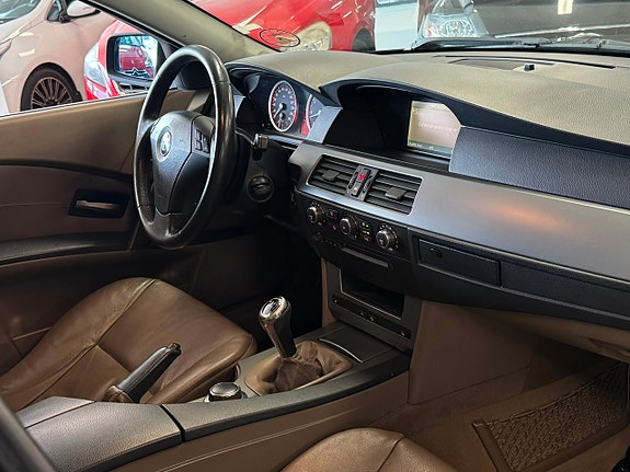 BMW 523i 11 of 18