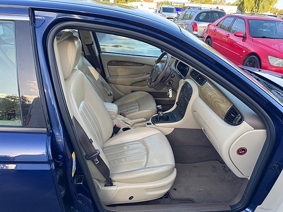 Jaguar X-TYPE 7 of 13