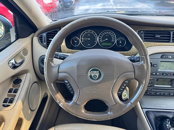 Jaguar X-TYPE 10 of 13
