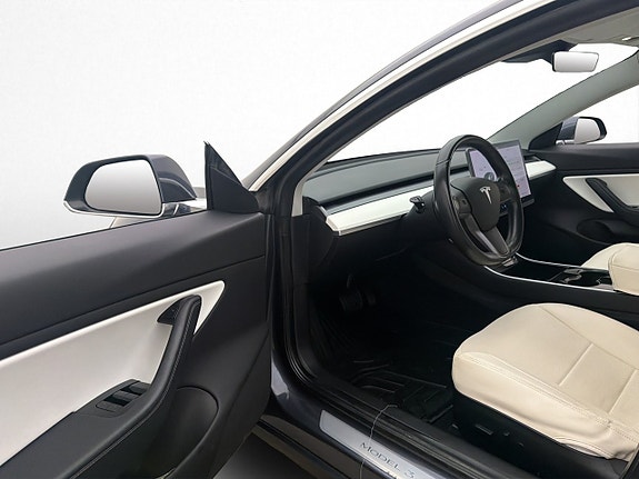 Tesla Model 3 11 of 30