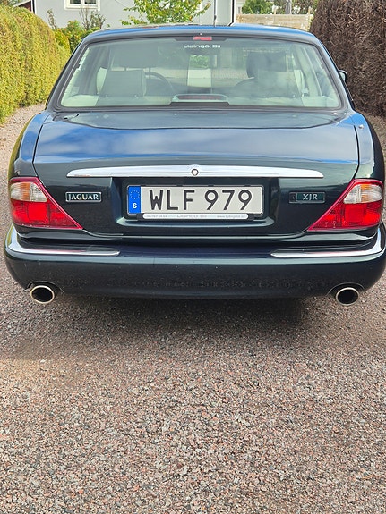 Jaguar XJR 2 of 7