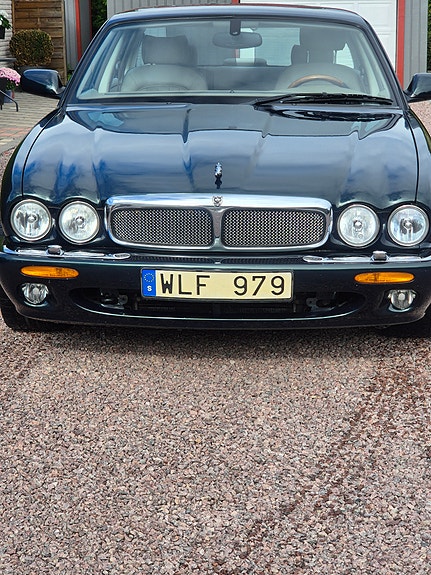 Jaguar XJR 4 of 7