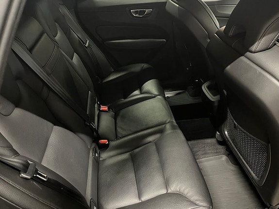 Volvo XC60 8 of 23