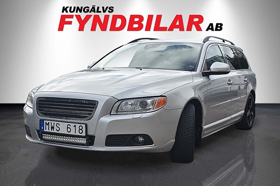 Volvo V70 2 of 7