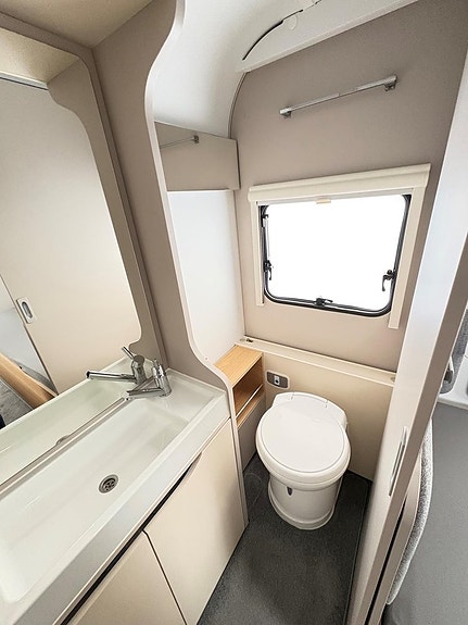 Adria ADORA 572 UT Mover Alde 5 of 15