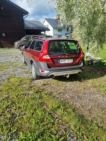 Volvo XC70 2 of 3