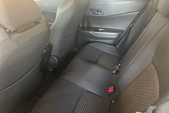 Toyota C-HR 12 of 21