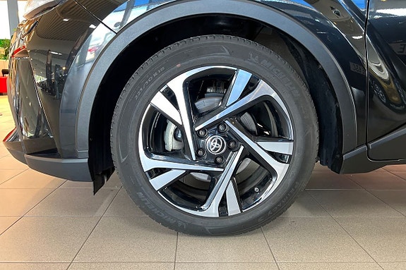 Toyota C-HR 16 of 21