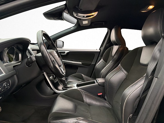 Volvo XC60 12 of 30