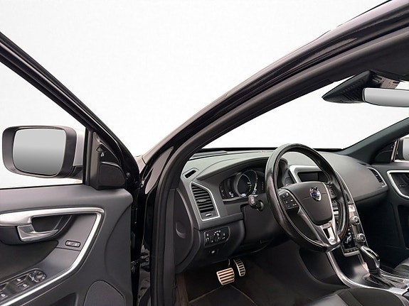 Volvo XC60 11 of 30