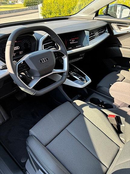 Audi Q4 e-tron 6 of 8