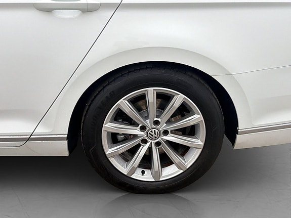 Volkswagen Passat 27 of 29