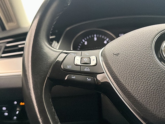 Volkswagen Passat 16 of 29