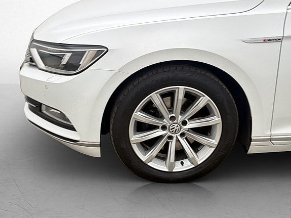 Volkswagen Passat 26 of 29