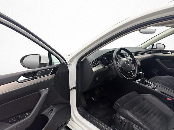 Volkswagen Passat 11 of 29