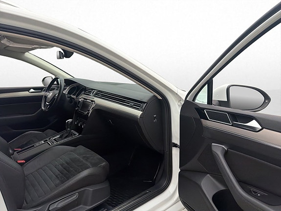 Volkswagen Passat 22 of 29