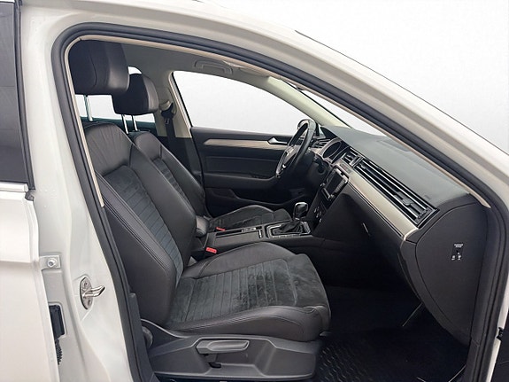 Volkswagen Passat 23 of 29