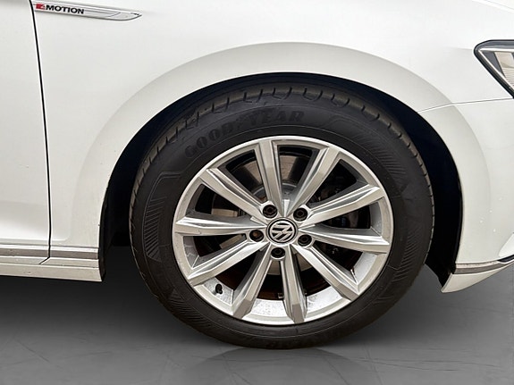 Volkswagen Passat 29 of 29
