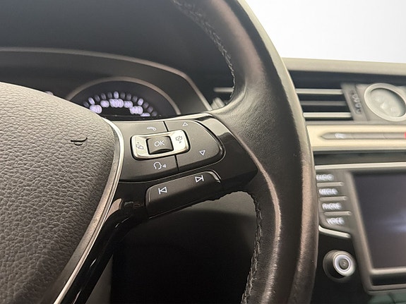 Volkswagen Passat 17 of 29