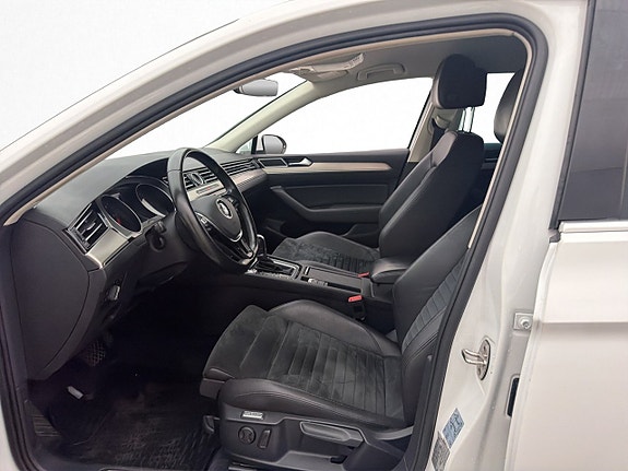 Volkswagen Passat 12 of 29