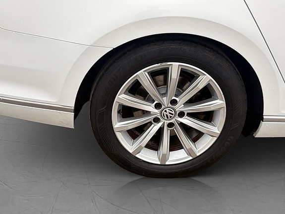 Volkswagen Passat 28 of 29