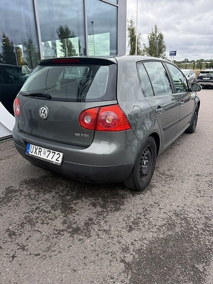 Volkswagen Golf V 3 of 6