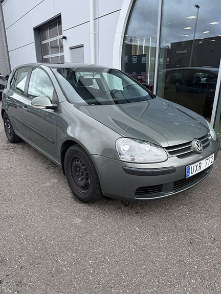 Volkswagen Golf V 2 of 6