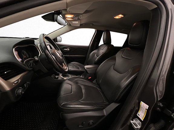 Jeep Cherokee 13 of 30