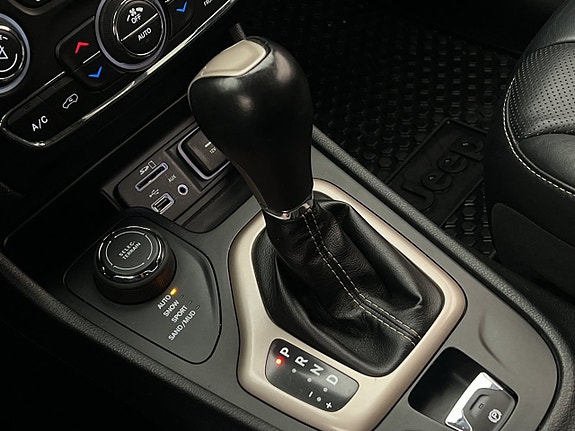 Jeep Cherokee 27 of 30