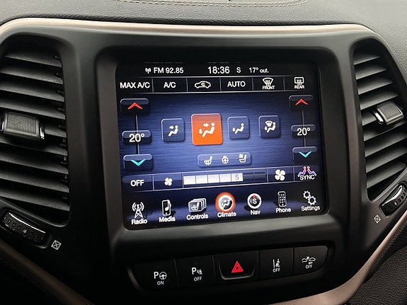 Jeep Cherokee 24 of 30