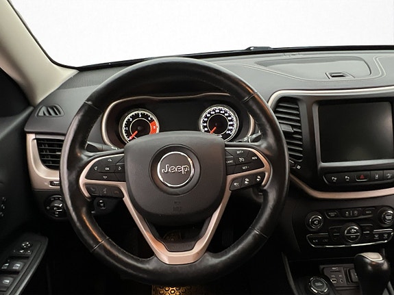 Jeep Cherokee 16 of 30